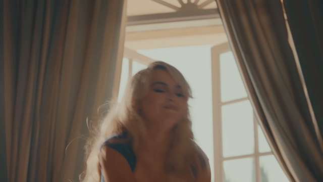 Sabrina Carpenter - Taste music video