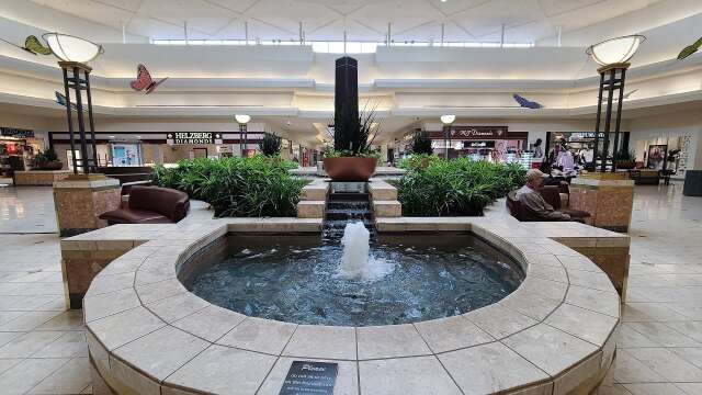 A Visit to Oakland Mall (MI)