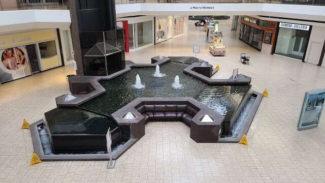 CLOSING - A Visit to Lakeside Mall (MI)