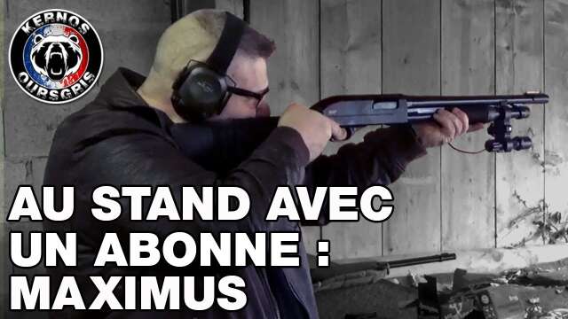 AU STAND AVEC UN ABONNE - MAXIMUS