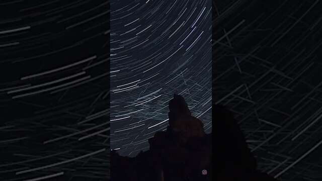 Nuit des Étoiles Filantes à Bonifacio en Corse en Timelapse avec trainées d'étoiles Circumpolaire