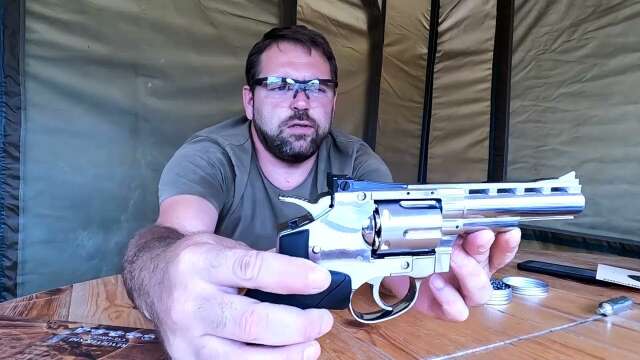 Encore une dinguerie de chez Umarex ! Revolver S40 Legends 4.5 mm