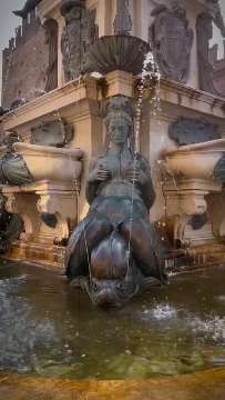 Piazza Nettuno al Żigànt Neptunbrunnen Bologna AVA-INFO