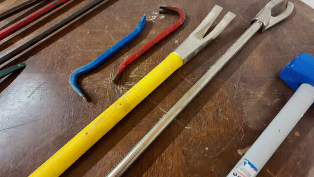 COURS BREACHING Utilisation du Halligan tool et de l'arracheur de barillet
