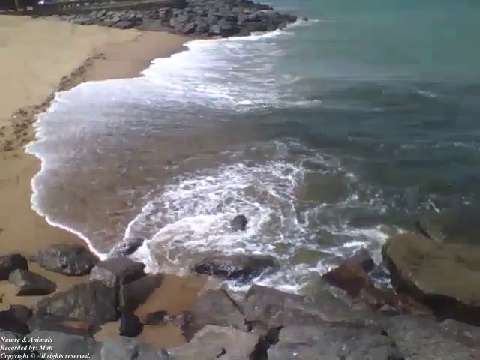 Filming the ocean waves on the beach from above, very beautiful! [Nature & Animals]