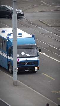 StaPo Mercedes-Benz Mannschaftslastwagen AVA-INFO
