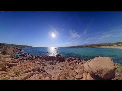Panorama vers la plage de stagnolu à Bonifacio en Corse en direct live sur une musique en La 432 Hz