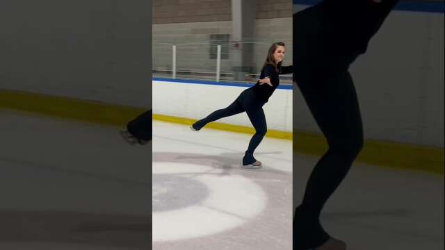 Do You Skate Lefty or Righty?? #iceskating #figureskating #Axeljump